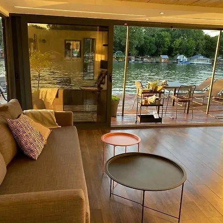 Loup 1981 Holiday home *