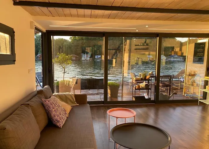 펜션 Loup 1981 Bezanija